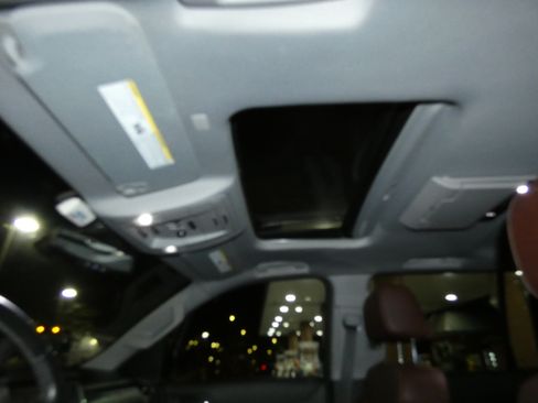 Used 2019 Chevrolet Suburban Premier w/ Premier Plus Edition image 27