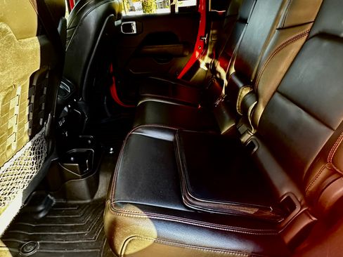 Used 2020 Jeep Gladiator Rubicon image 12