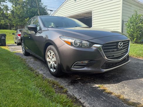 Used 2018 MAZDA MAZDA3 Sport FWD image 9