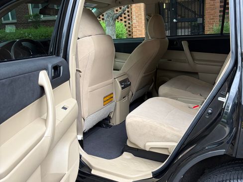 Used 2012 Toyota Highlander FWD image 10