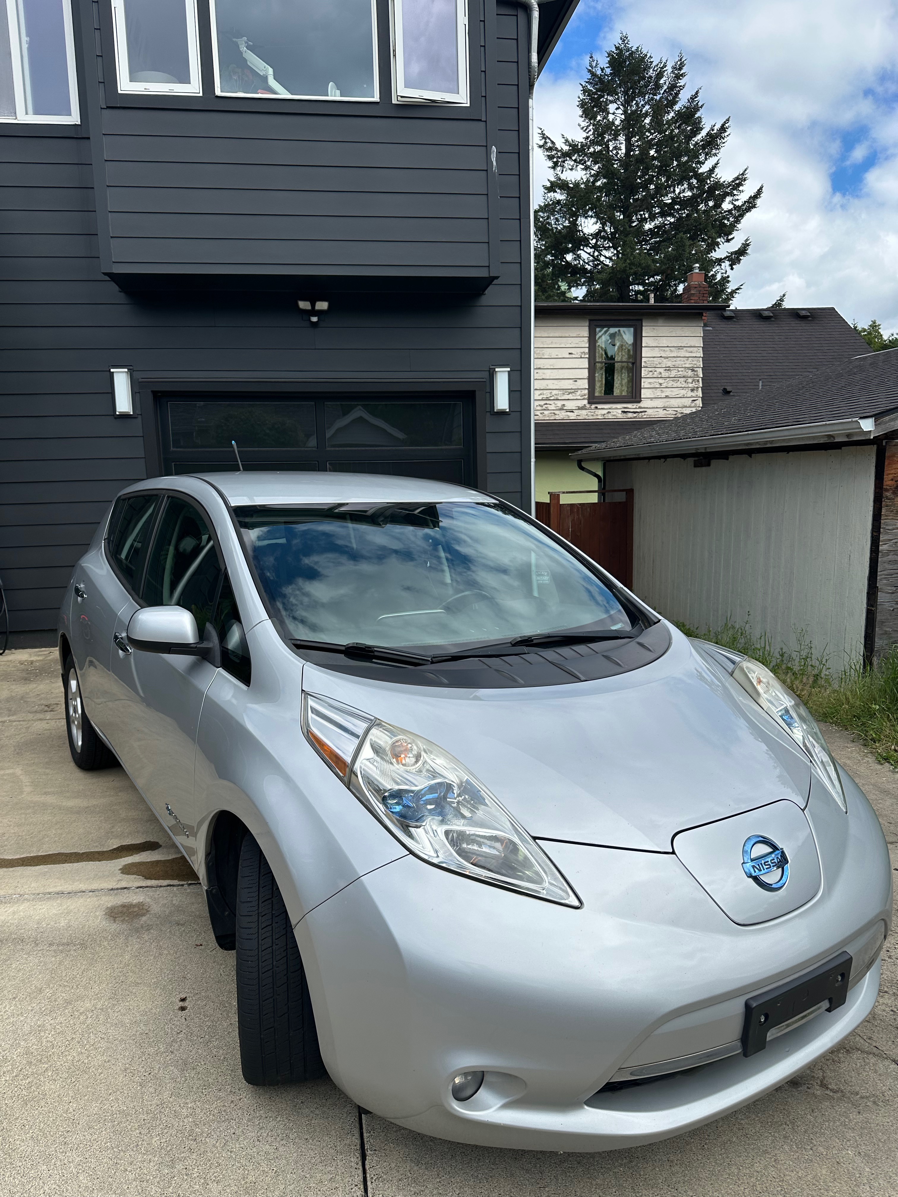 Used 2013 Nissan Leaf SV w/ LED & Quick Charge Pkg FWD image 4