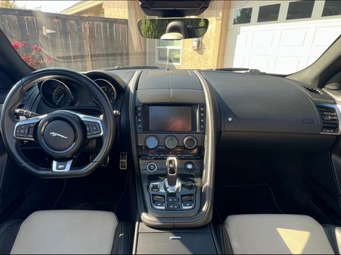 Used 2018 Jaguar F-TYPE R image 10