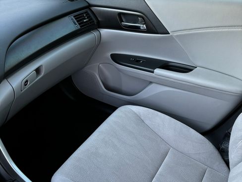 Used 2015 Honda Accord EX image 18