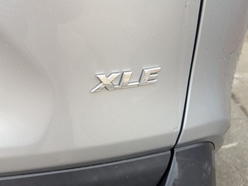 Used 2020 Toyota RAV4 XLE w/ Convenience Package image 8