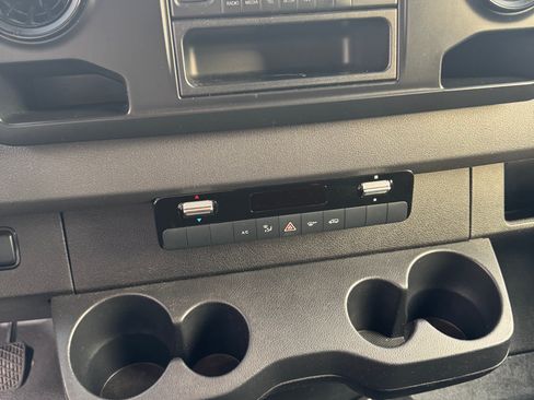 Used 2019 Mercedes-Benz Sprinter 144 image 13