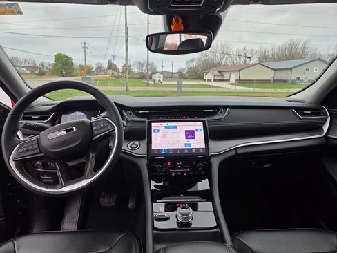 Used 2024 Jeep Grand Cherokee L Limited image 8