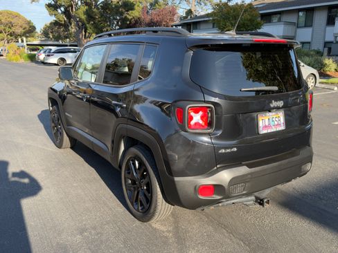 Used 2016 Jeep Renegade Latitude AWD/4WD image 5