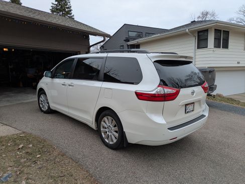 Used 2017 Toyota Sienna XLE w/ XLE Navigation Package image 8