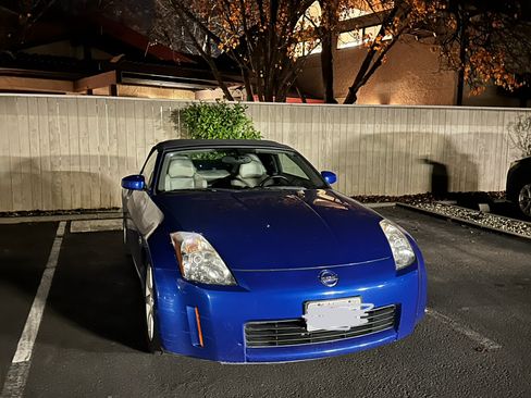 Used 2005 Nissan 350Z Touring RWD image 2