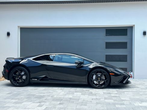 Used 2021 Lamborghini Huracan EVO image 5