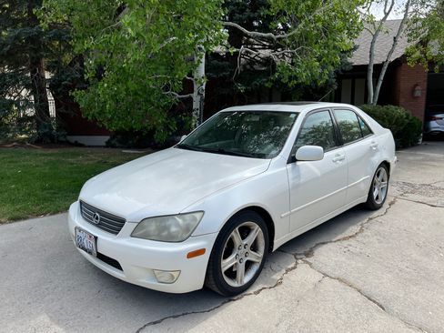 Used 2001 Lexus IS 300 RWD image 1
