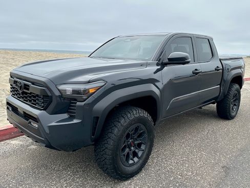 Used 2025 Toyota Tacoma TRD Off-Road w/ TRD Off Road Premium Package image 2