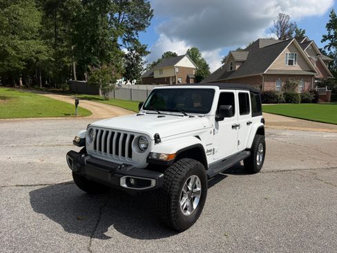 Used 2021 Jeep Wrangler Unlimited Sahara AWD/4WD image 19