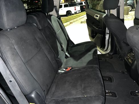 Used 2015 Nissan Pathfinder S image 10