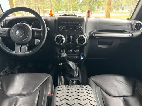 Used 2017 Jeep Wrangler Unlimited Sahara w/ Max Tow Package AWD/4WD image 10
