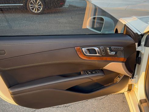 Used 2014 Mercedes-Benz SL 63 AMG image 24