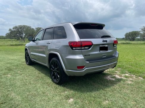 Used 2020 Jeep Grand Cherokee Altitude AWD/4WD image 4
