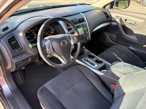 Used 2015 Nissan Altima 2.5 SV FWD image 9