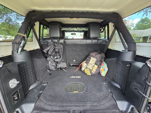 Used 2017 Jeep Wrangler Unlimited Rubicon AWD/4WD image 17