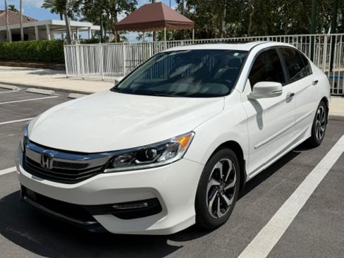 Used 2016 Honda Accord EX image 1