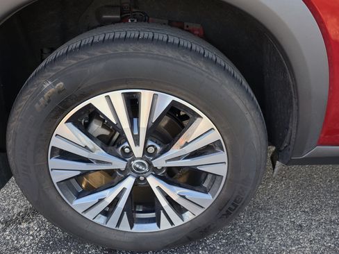 Used 2023 Nissan Rogue SV image 15