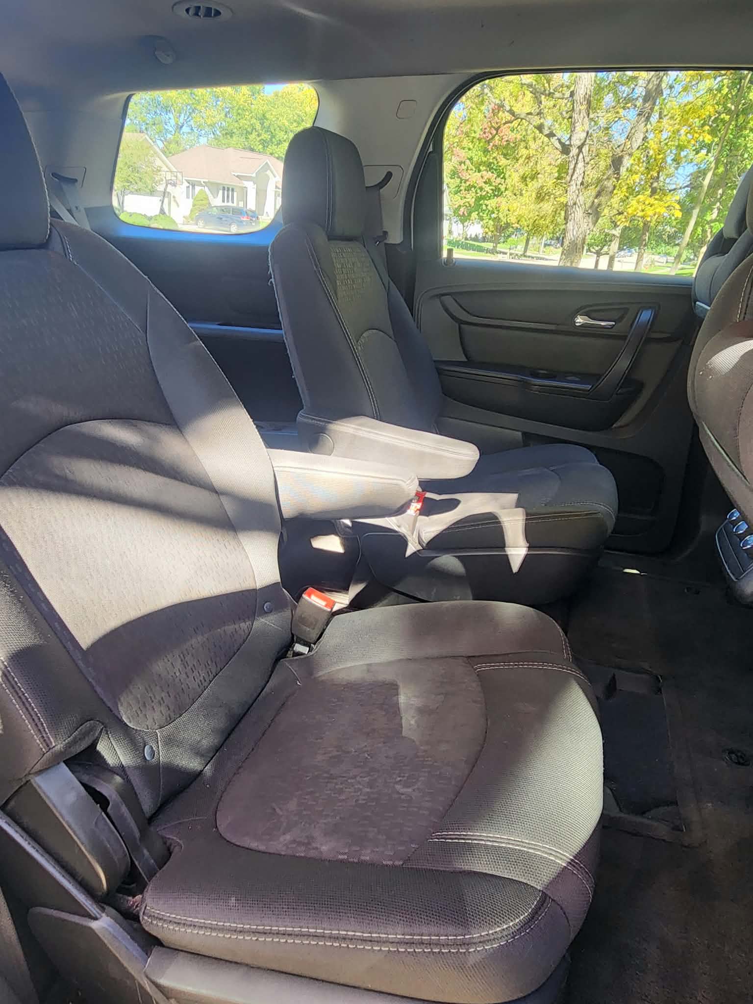 Used 2015 GMC Acadia SLE AWD/4WD image 5