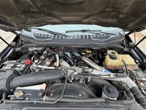 Used 2017 Ford F450 Platinum w/ Platinum Ultimate Package AWD/4WD image 30