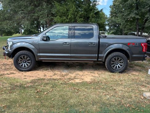Used 2015 Ford F150 XLT w/ Equipment Group 302A Luxury AWD/4WD image 12