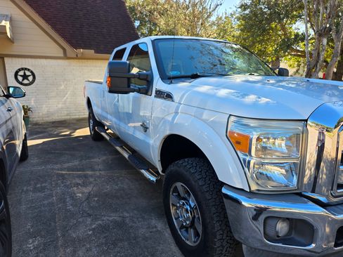 Used 2012 Ford F350 Lariat image 4