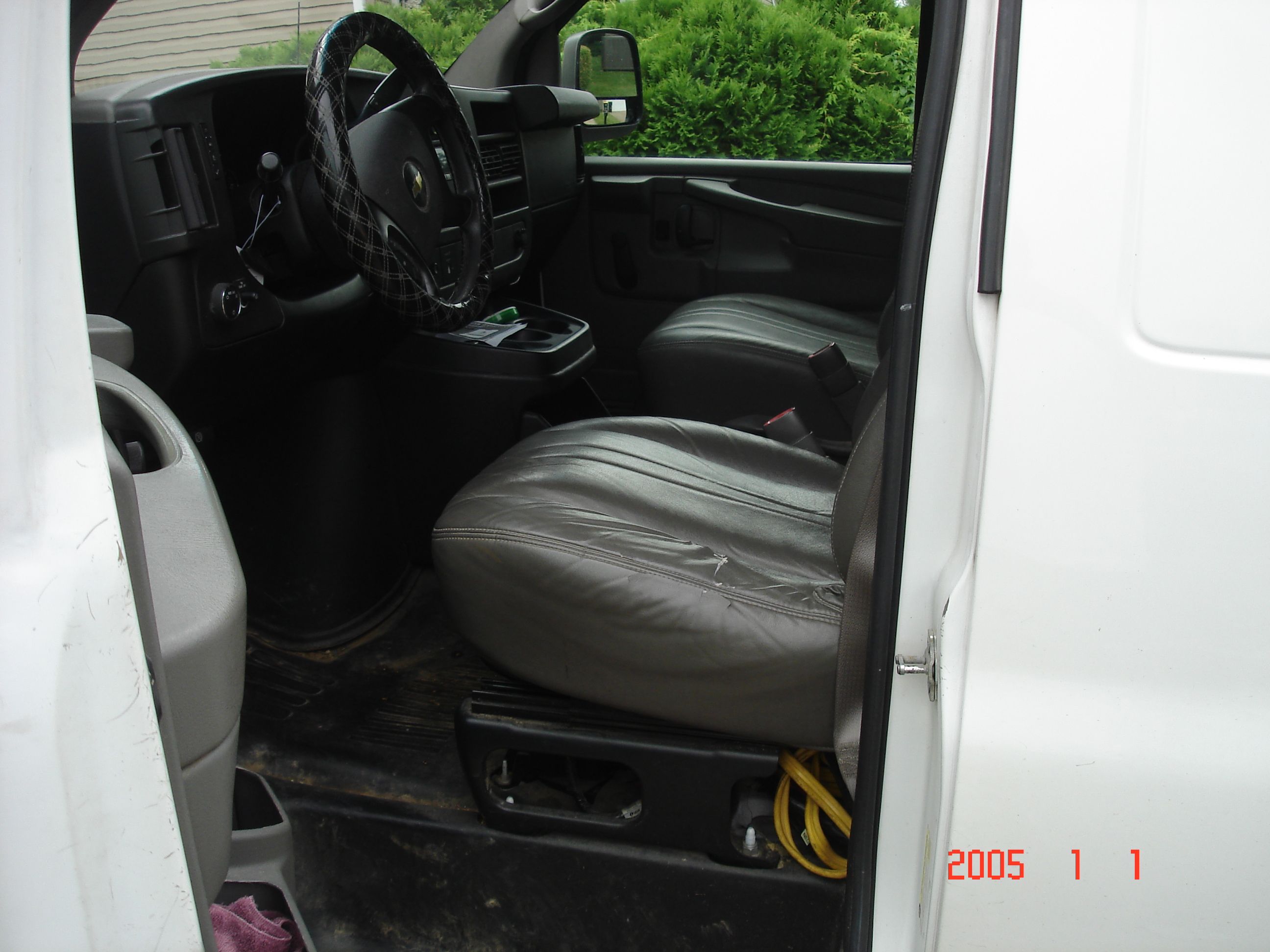 Used 2013 Chevrolet Express 2500 RWD image 16
