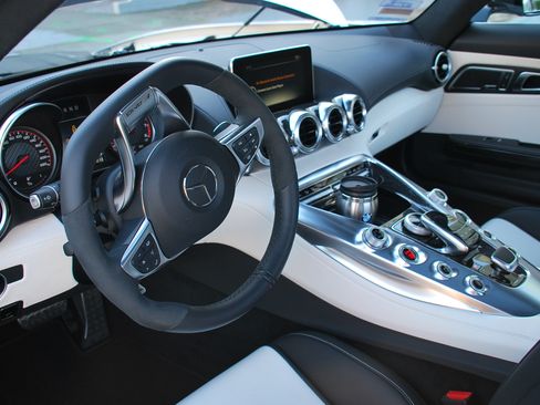 Used 2017 Mercedes-Benz AMG GT S image 10