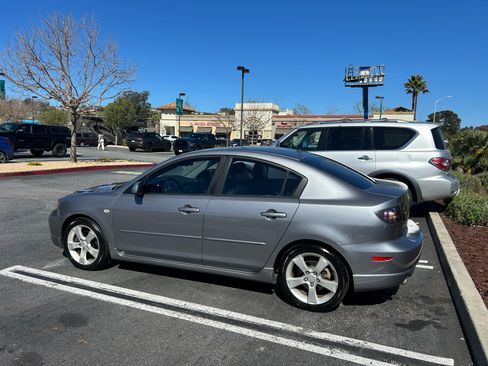 Used 2004 MAZDA MAZDA3 s w/ Moonroof & 6-CD Pkg image 2