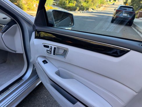 Used 2014 Mercedes-Benz E 350 Sedan image 25