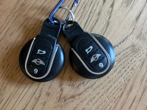 Used 2017 MINI Cooper 4-Door Hardtop image 16