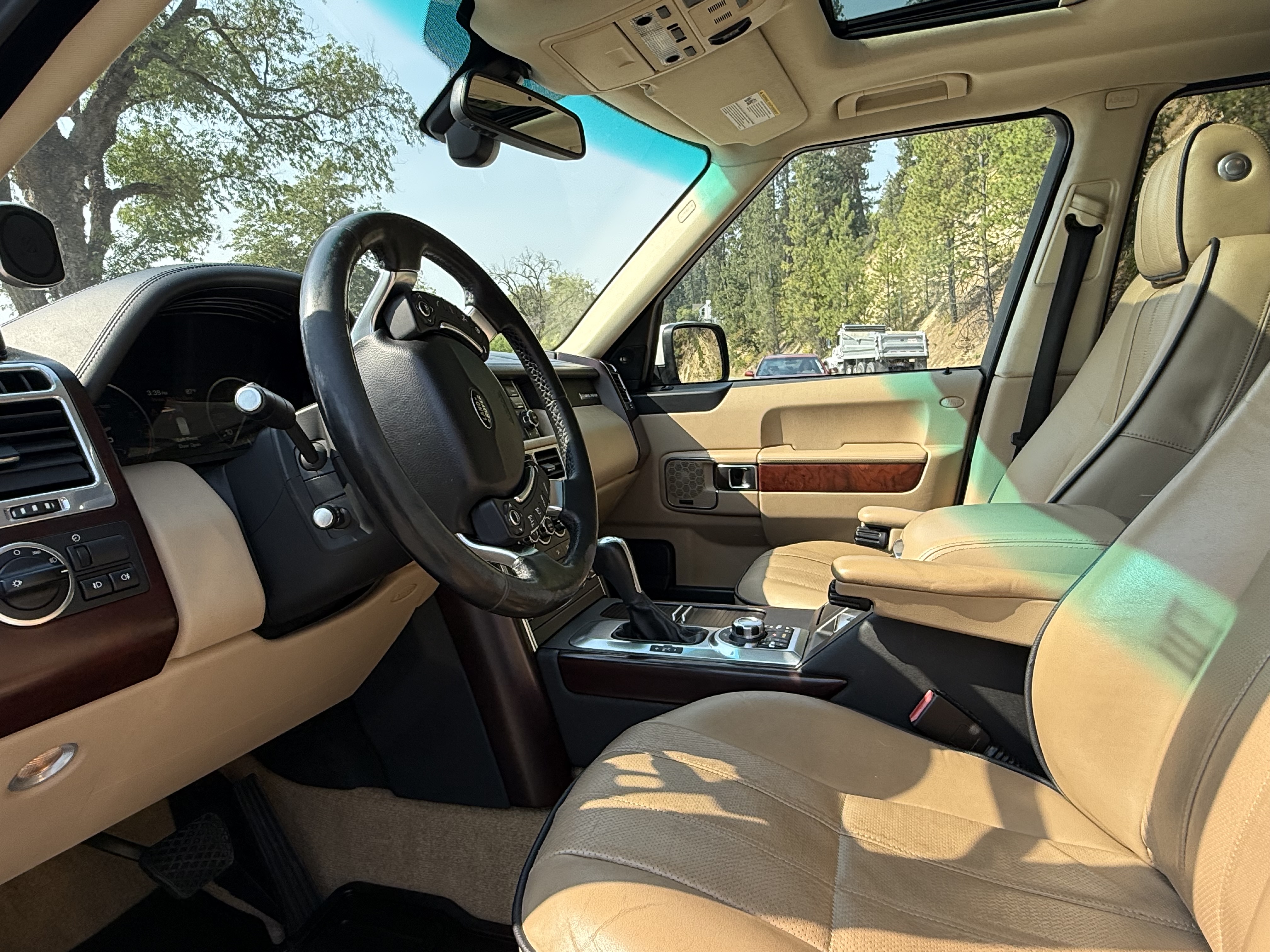 Used 2011 Land Rover Range Rover HSE LUX AWD/4WD image 10