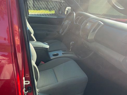 Used 2013 Toyota Tacoma 4x4 Access Cab image 10