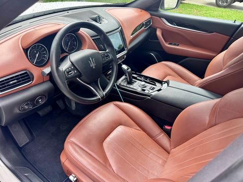 Used 2021 Maserati Levante AWD/4WD image 21