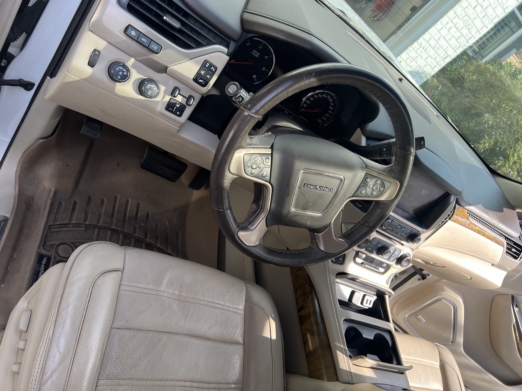 Used 2017 GMC Yukon XL Denali w/ Open Road Package AWD/4WD image 10