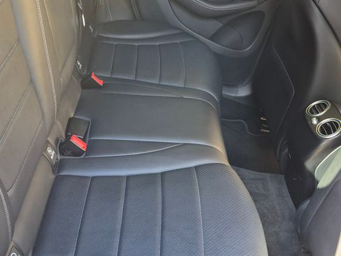 Used 2020 Mercedes-Benz GLC 300 4MATIC image 8