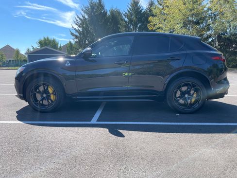 Used 2020 Alfa Romeo Stelvio Quadrifoglio image 2