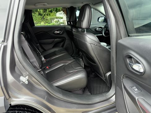 Used 2019 Jeep Cherokee Trailhawk w/ Comfort/Convenience Group image 14