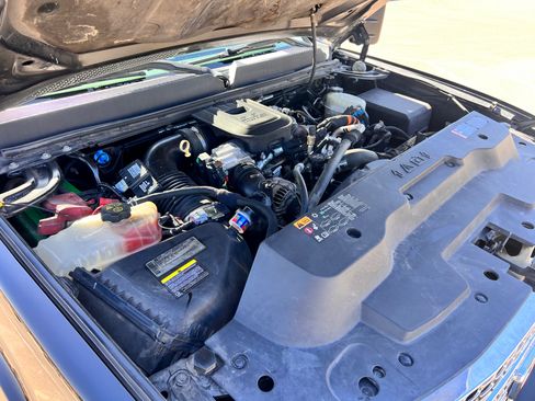 Used 2014 GMC Sierra 2500 Denali w/ Suspension Package, Off-Road image 19