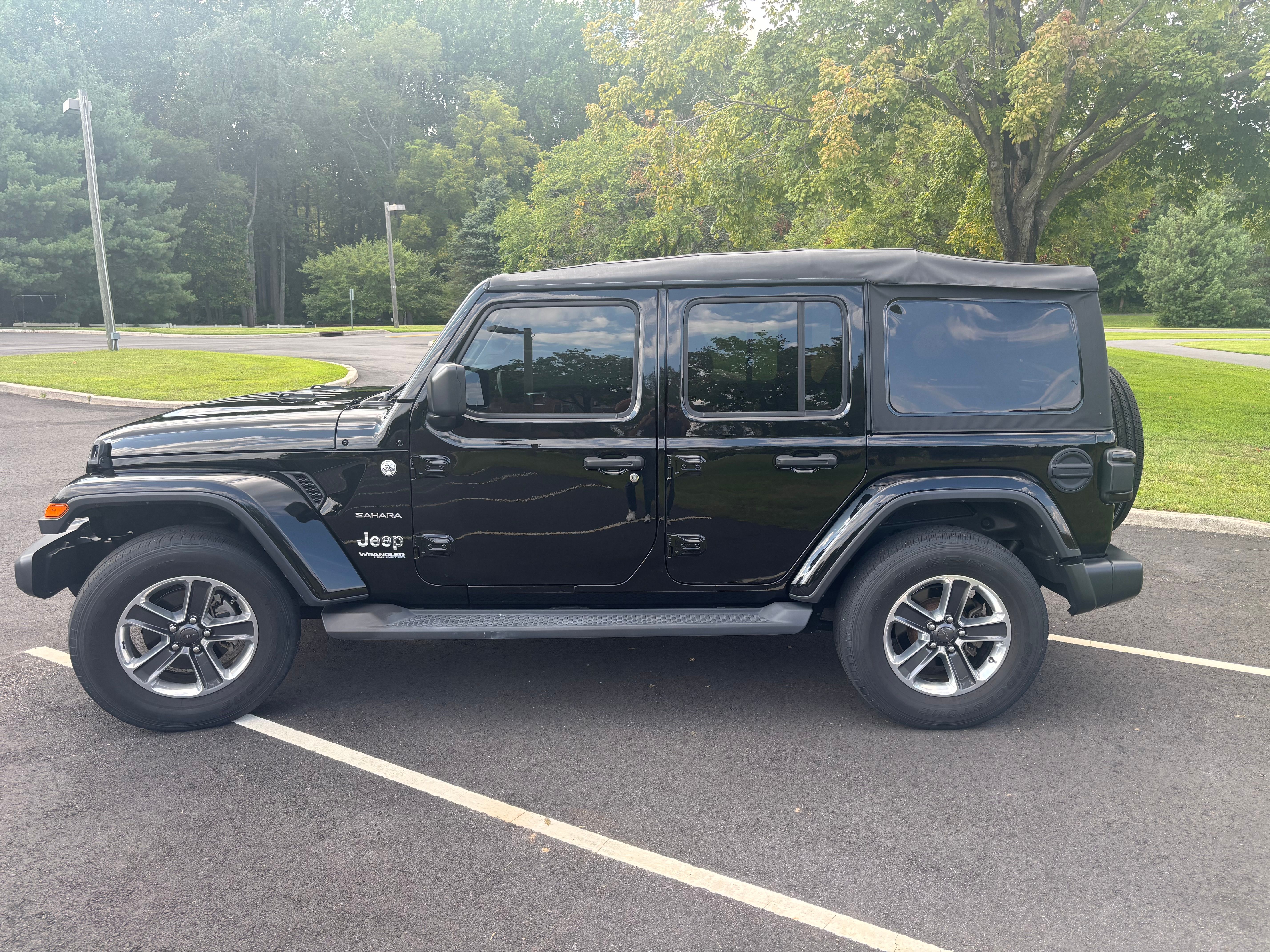 Used 2018 Jeep Wrangler Unlimited Sahara w/ Dual Top Group AWD/4WD image 2
