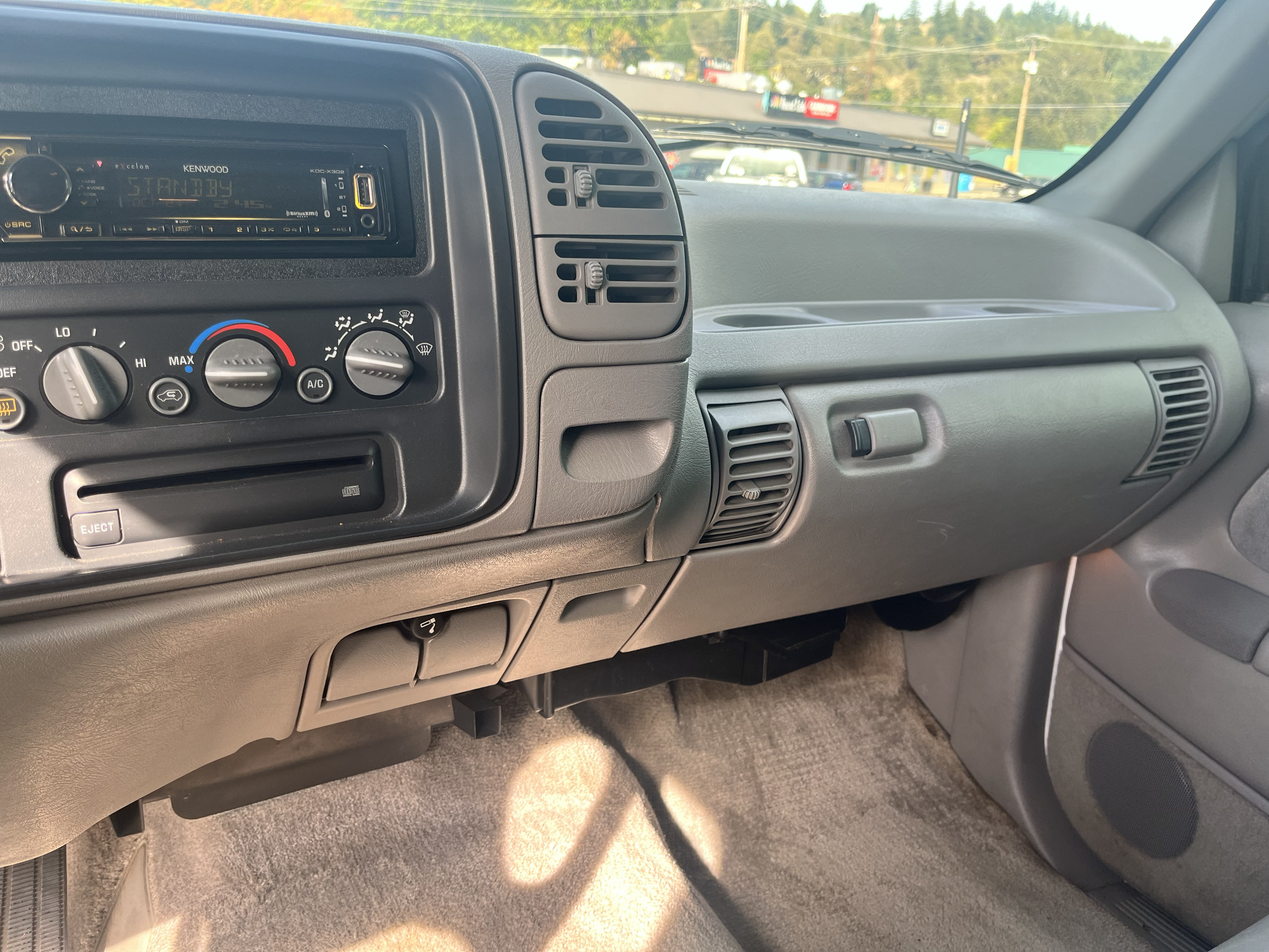 Used 1996 GMC Yukon 4WD 4-Door image 13