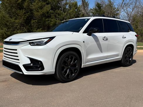 Used 2025 Lexus TX 500h AWD w/ Technology Package image 1