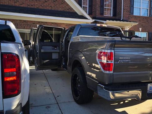 Used 2014 Ford F150 XLT image 4