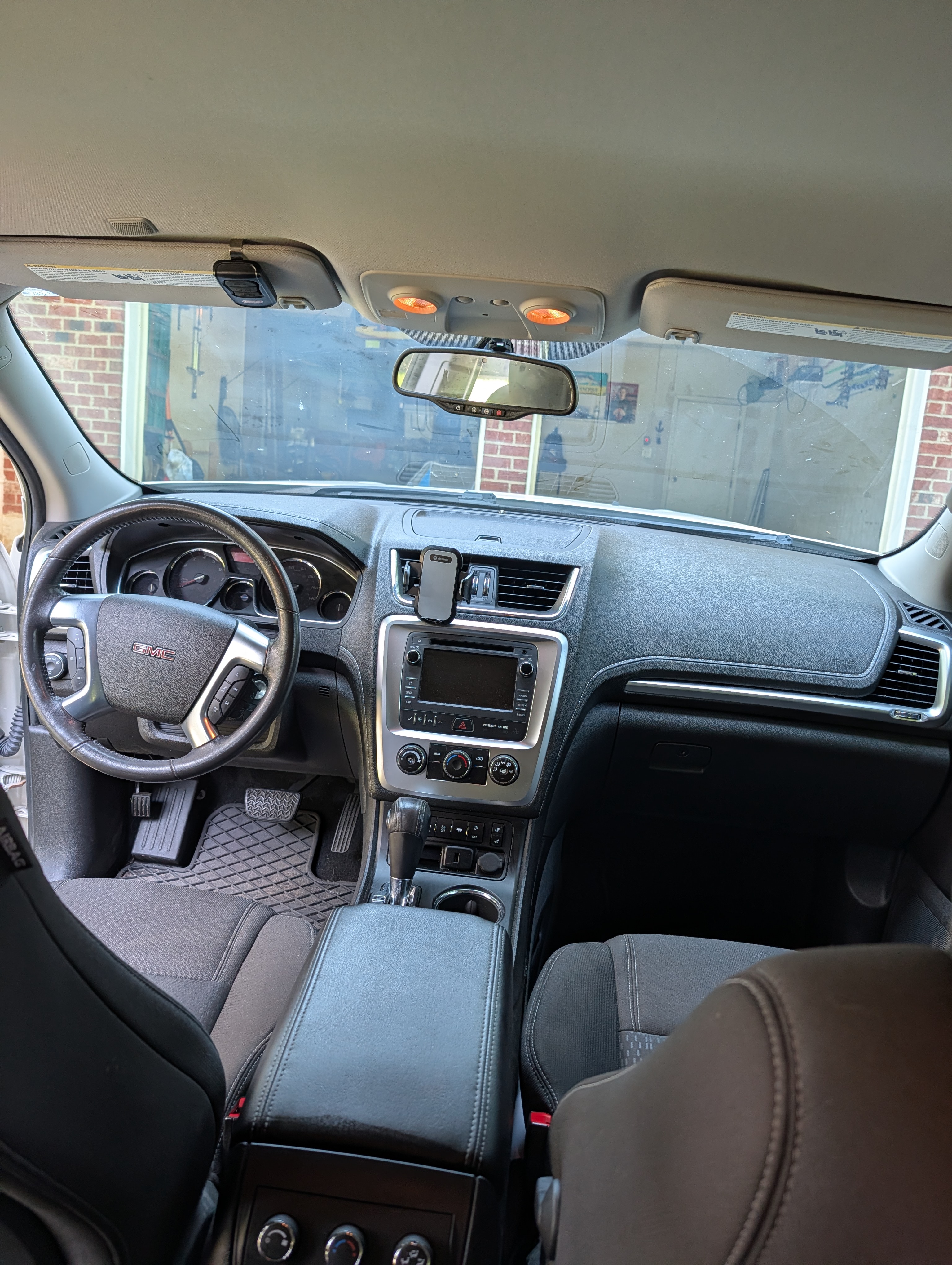 Used 2015 GMC Acadia SLE FWD image 9