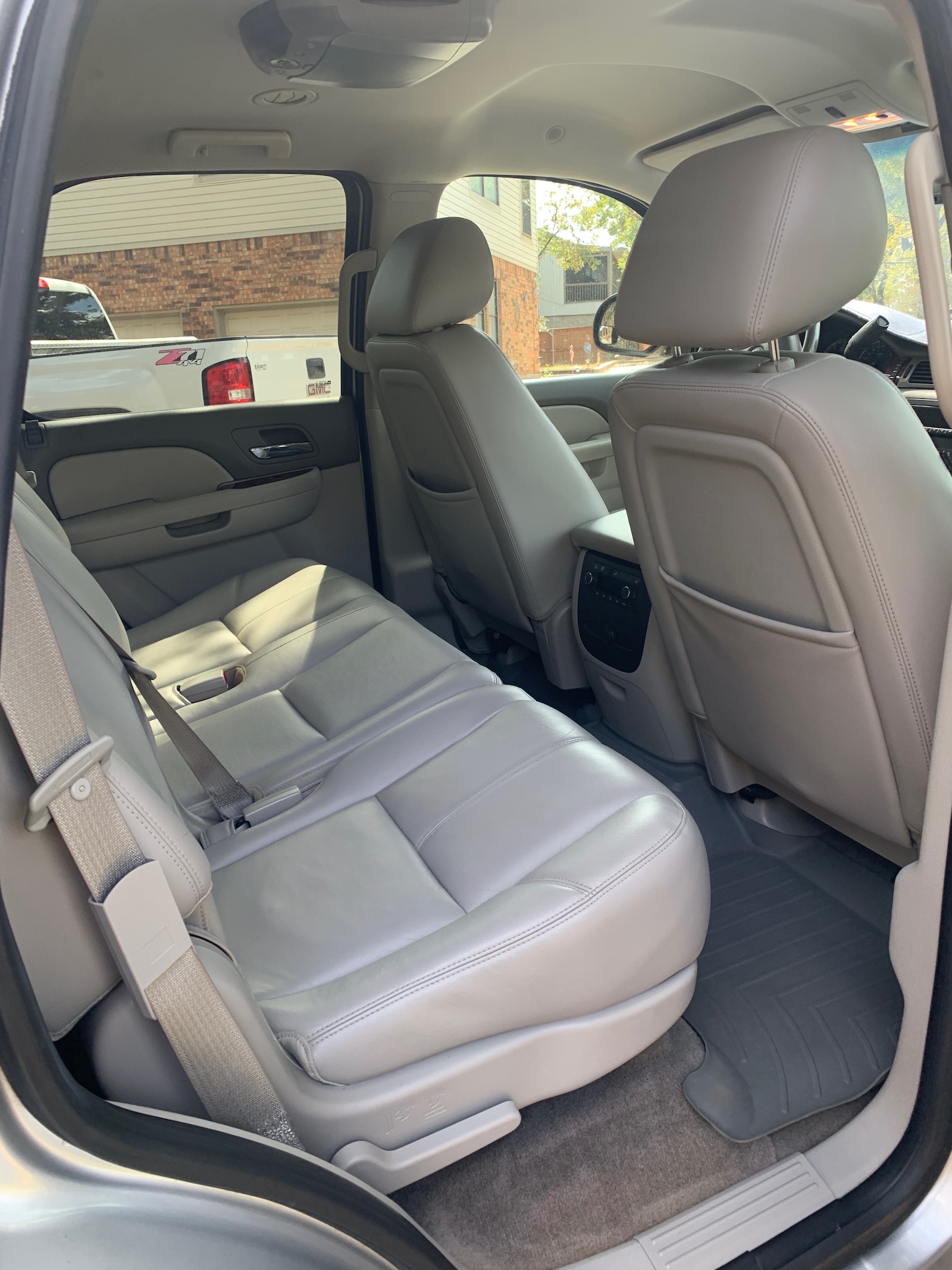 Used 2012 GMC Yukon SLT w/ SLT-2 Equipment Package AWD/4WD image 16