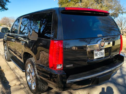 Used 2012 Cadillac Escalade Luxury image 5