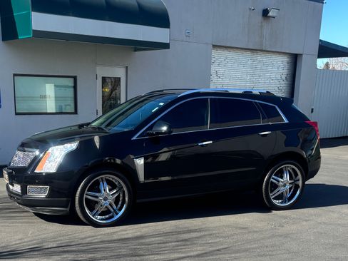 Used 2015 Cadillac SRX Luxury image 2